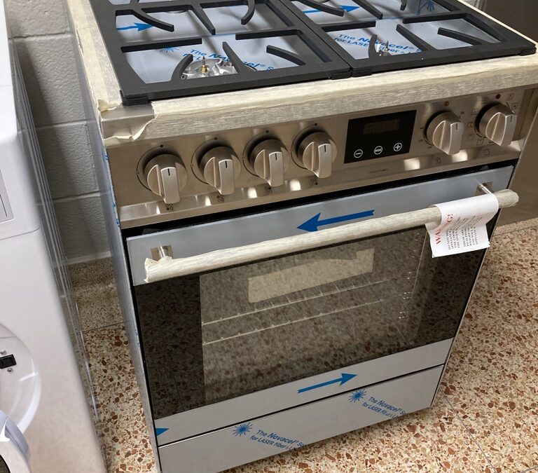 Porter and Charles 24 inch dual fuel range